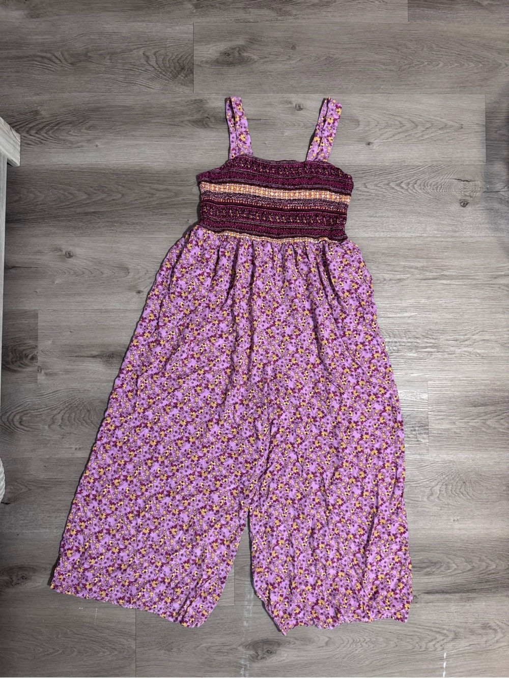 Dokotoo Women’s Loose Overalls Jumpsuits are one-piece sleeveless rompers.